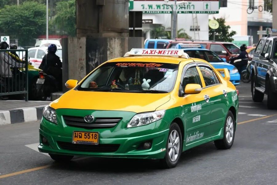 Di chuyển bằng taxi tại PhuKet