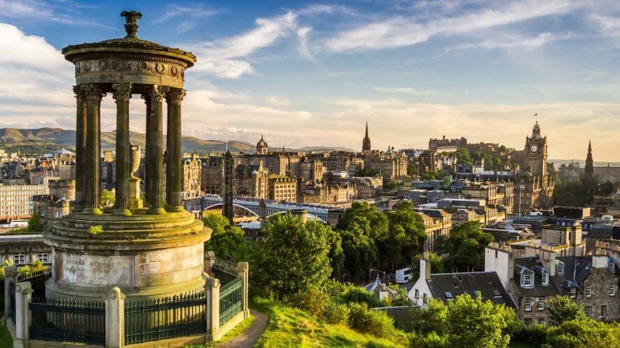 Thành phố Edinburgh khi nhìn từ trên cao
