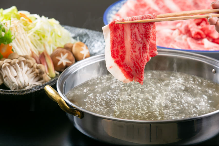 Món ăn này không chỉ đơn thuần là để no bụng mà còn là dịp để mọi người quây quần bên nhau, tận hưởng những khoảnh khắc ấm áp