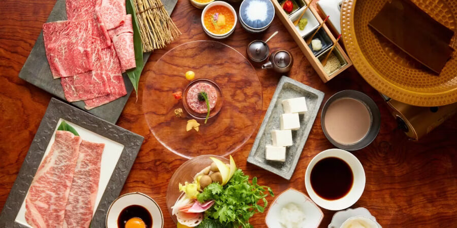 Sự kết hợp hài hòa giữa các loại nguyên liệu tươi ngon đã tạo nên một món lẩu Shabu-shabu hấp dẫn