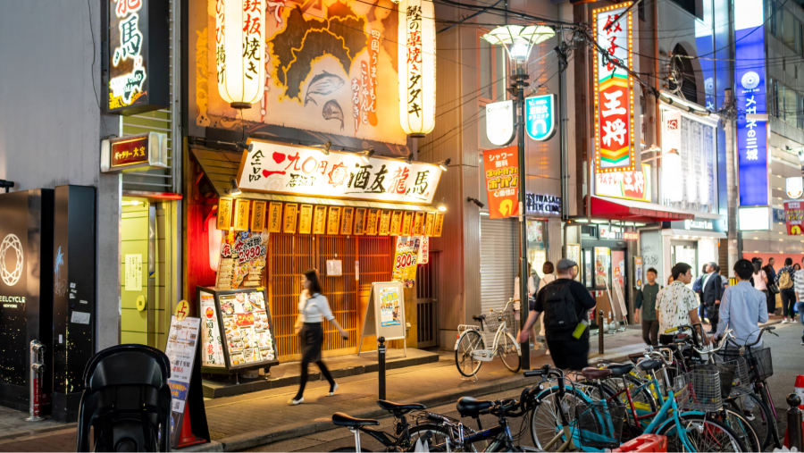 Shinsaibashi không chỉ là thiên đường mua sắm mà còn là biểu tượng văn hóa, thu hút hàng triệu du khách mỗi năm