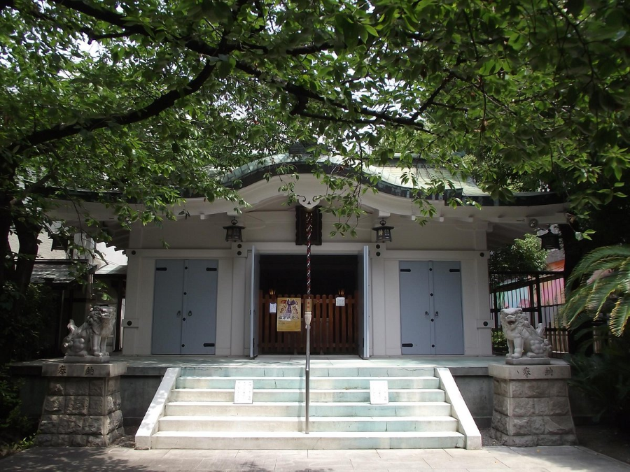 Mitsuhachimangu là một điểm đến không thể bỏ qua cho những ai muốn tìm kiếm sự tĩnh lặng giữa lòng thành phố