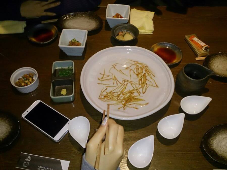 Shirouo no Odorigui là một món ăn có cách chế biến vô cùng đơn giản nhưng lại mang đến trải nghiệm ẩm thực vô cùng đặc biệt