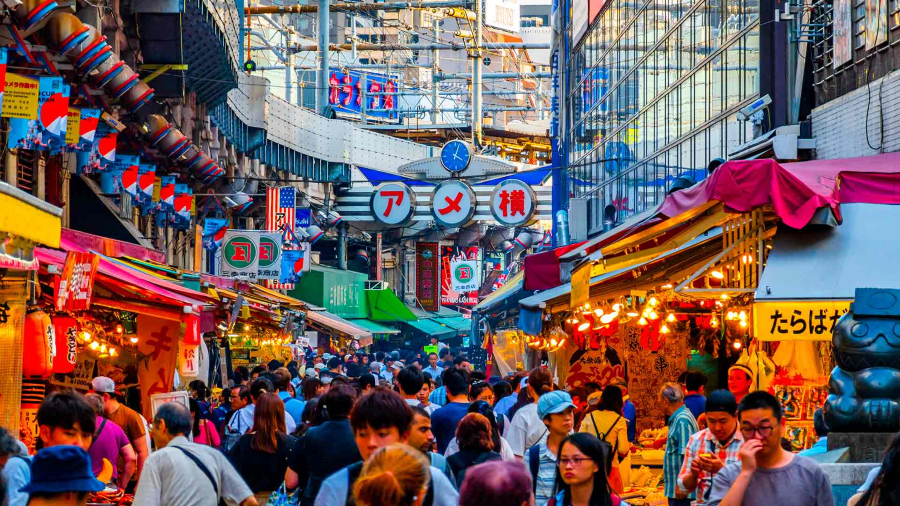 Ameya Yokocho hay còn gọi tắt là Ameyoko là một trong những khu chợ sầm uất nhất Tokyo