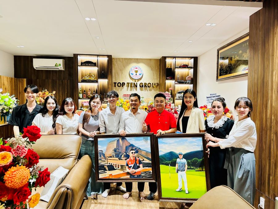 Phòng Trung Quốc tặng hoa và chúc mừng sinh nhật Sếp