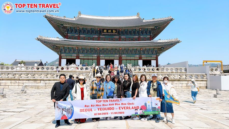 Đoàn khách Top Ten Travel tham quan du lịch Hàn Quốc