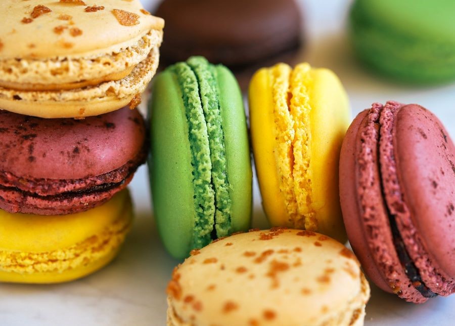 Bánh Macaron có phần thịt bánh mềm, tan ngay trong miệng