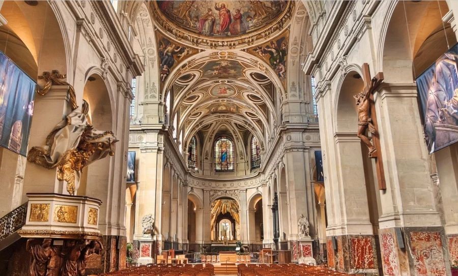 Các họa tiết, kiến trúc mang phong cách cổ điển