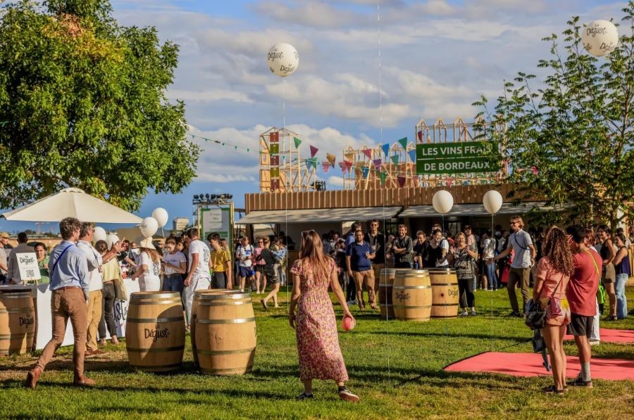 Lễ hội rượu vang tại Pháp vừa là một sự kiện văn hóa và du lịch hoành tráng