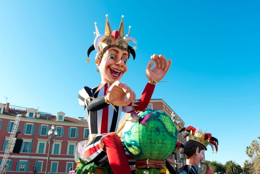 Lễ hội hóa trang Nice Carnival mang đậm yếu tố tín ngưỡng tôn giáo của vùng Côte d’Azur