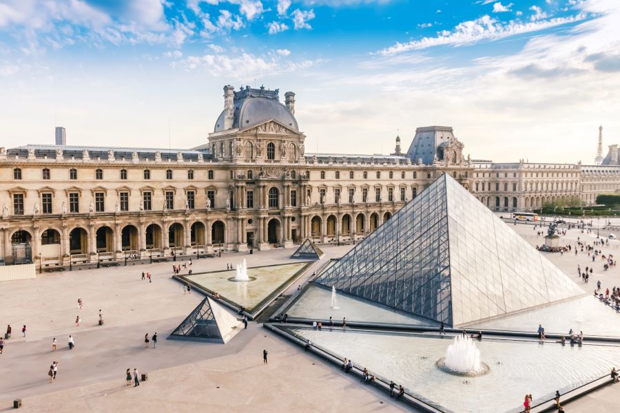 Bảo tàng Louvre với thiết kế lộng lẫy, nguy nga