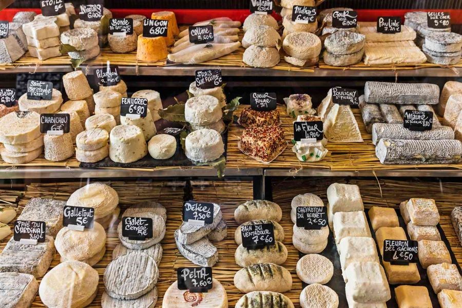 Ở Pháp có rất nhiều mẫu bánh được bày bán với giá thành khác nhau