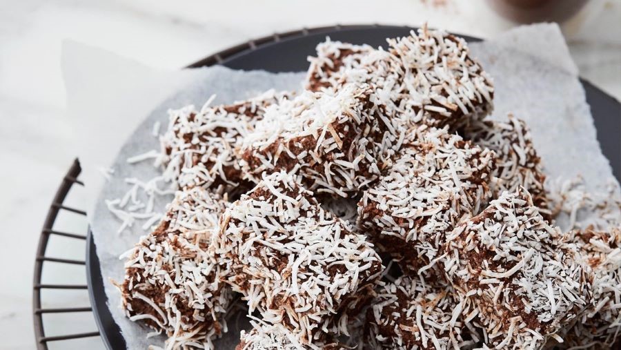 Bánh Lamington - Món bánh yêu thích của người Úc