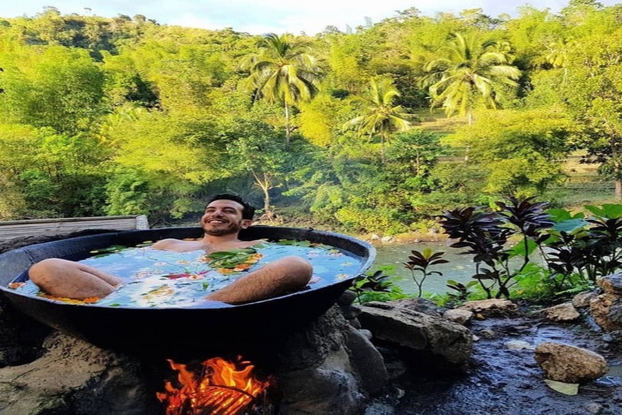 Tắm "vạc dầu", tưởng đùa nhưng thật ở Philippines