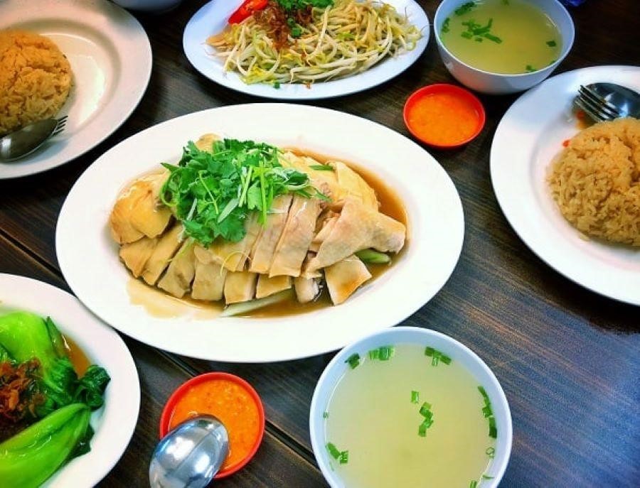 Cơm gà Hải Nam phổ biến tới mức được coi như quốc thực của Singapore