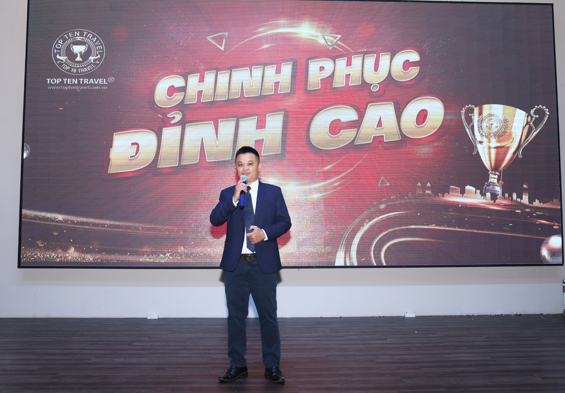 GIám Đốc Dương Bá Hưng gửi lời cảm ơn và lời chúc đến CBCNV và đối tác