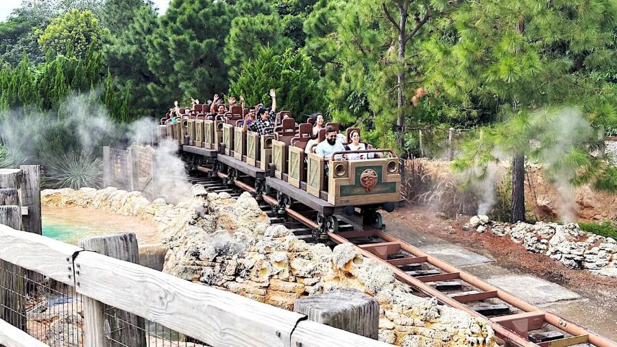 Big Grizzly Mountain Runaway Mine Cars - Disneyland Hong Kong
