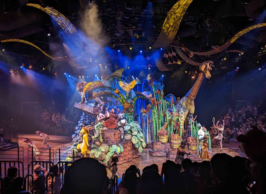 Show diễn này tái hiện lại câu chuyện của Vua Sư Tử