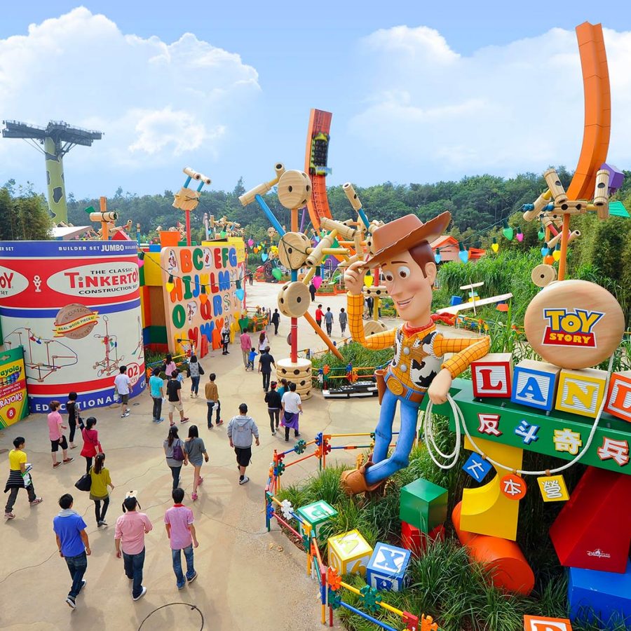 Thế giới đầy màu sắc và vui nhộn của những món đồ chơi nổi tiếng từ bộ phim 