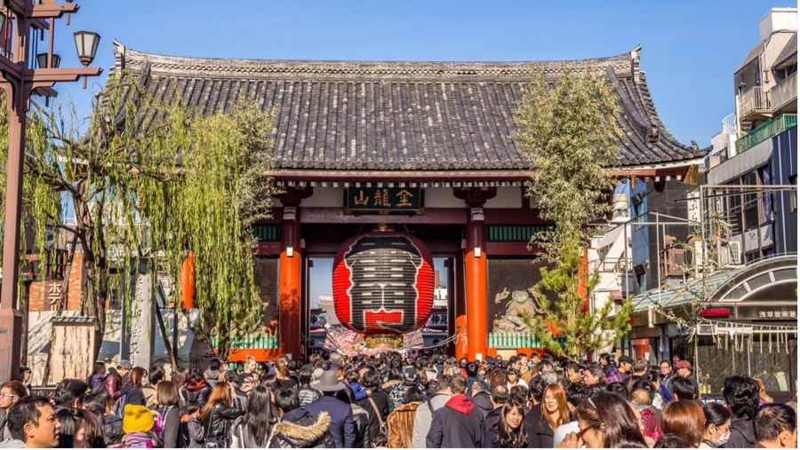 Viếng đền chùa là một hoạt động không thể thiếu trong ngày Tết của cả người dân lẫn các tín đồ du lịch Nhật Bản