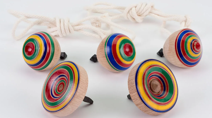 Koma là một trong những trò chơi dân gian phổ biến và lâu đời nhất của Nhật Bản