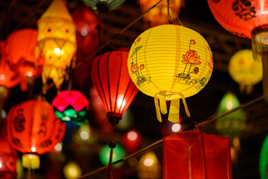 Tết Trung thu, hay còn gọi là Tết đoàn viên, là dịp lễ hội quan trọng nhất của người Hoa