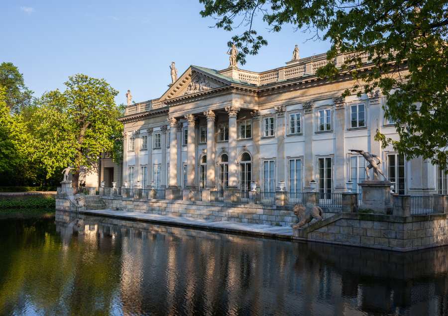 Palais de l'Isle từ lâu đã trở thành biểu tượng không thể thiếu của thành phố Annecy