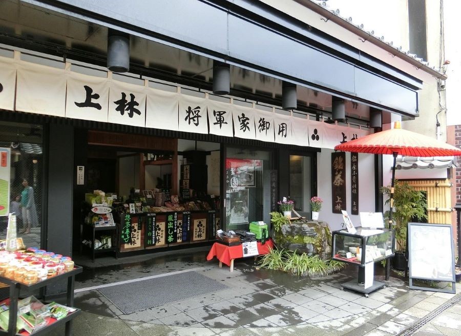 Mitsuboshien Kanbayashisannyu Honten được thiết kế với phong cách độc đáo