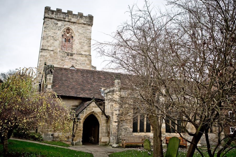 Thánh đường Holy Trinity nổi bật như một viên ngọc quý giữa lòng di sản kiến trúc