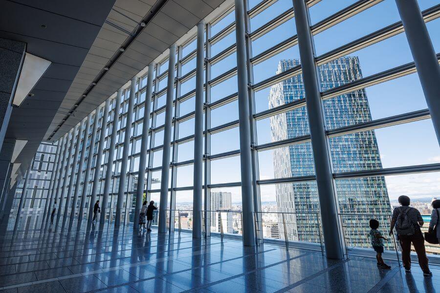 Đài quan sát Panorama Salon là một trong những điểm thu hút du khách nhất tại Tháp đôi JR Central