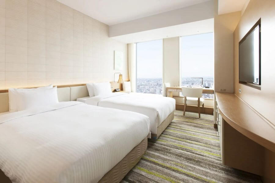 Nằm trong quần thể của Tháp đôi JR Central, bạn sẽ dễ dàng tìm thấy những khách sạn cao cấp với đầy đủ tiện nghi hiện đại