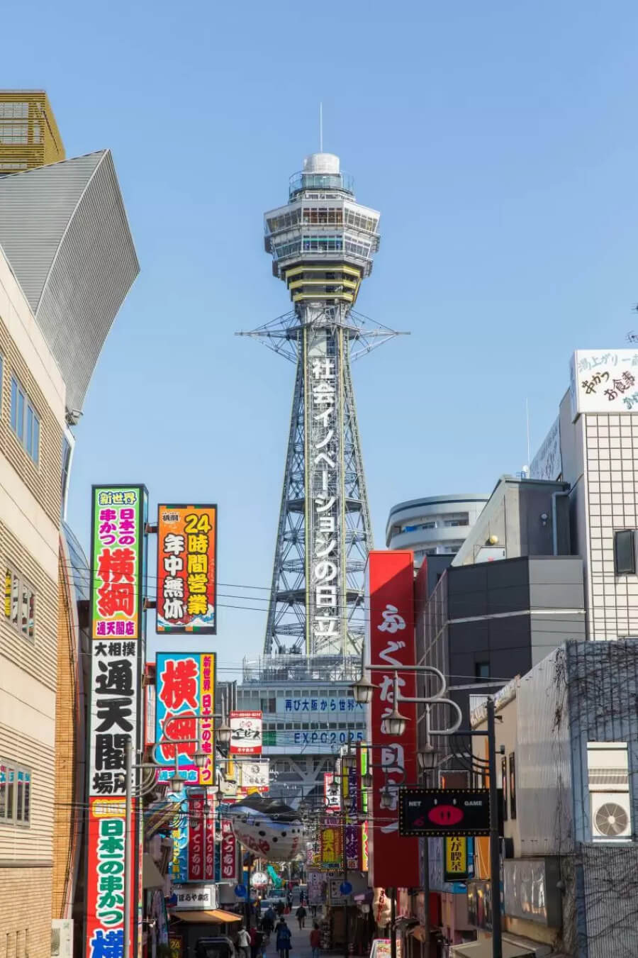 Tháp Tsutenkaku, biểu tượng của Osaka, sở hữu một lối kiến trúc độc đáo mang đậm dấu ấn thời đại