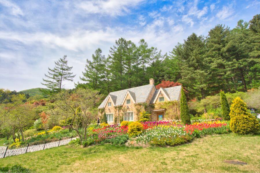 J's Cottage Garden là một khu vườn kiểu Anh đặc biệt, ẩn mình ngay sau Sunken Garden