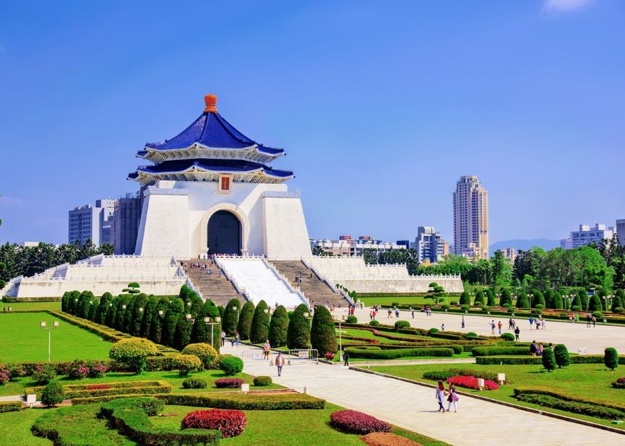 Đài Tưởng Niệm Trung Chính là điểm đến thu hút đông đảo du khách từ khắp mọi nơi