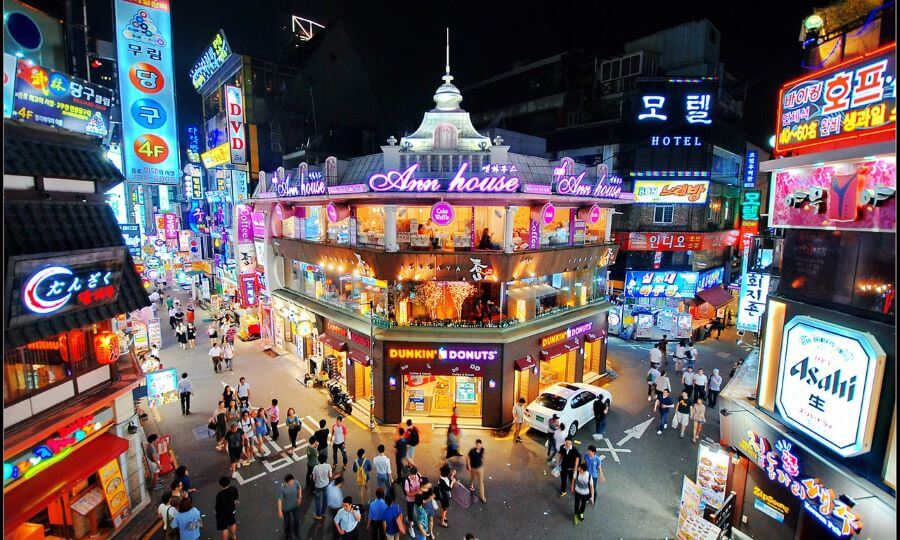 Hongdae đã trở thành điểm đến không thể bỏ qua cho những ai yêu thích văn hóa đường phố, nghệ thuật và ẩm thực