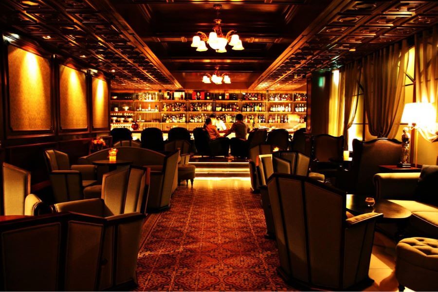 Bạn có thể dễ dàng tìm thấy những quán bar với nhiều phong cách khác nhau tại Hongdae