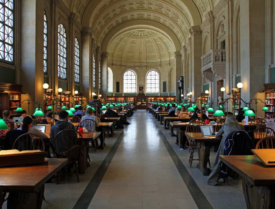 Boston Public Library là thư viện công cộng lâu đời nhất ở Hoa Kỳ