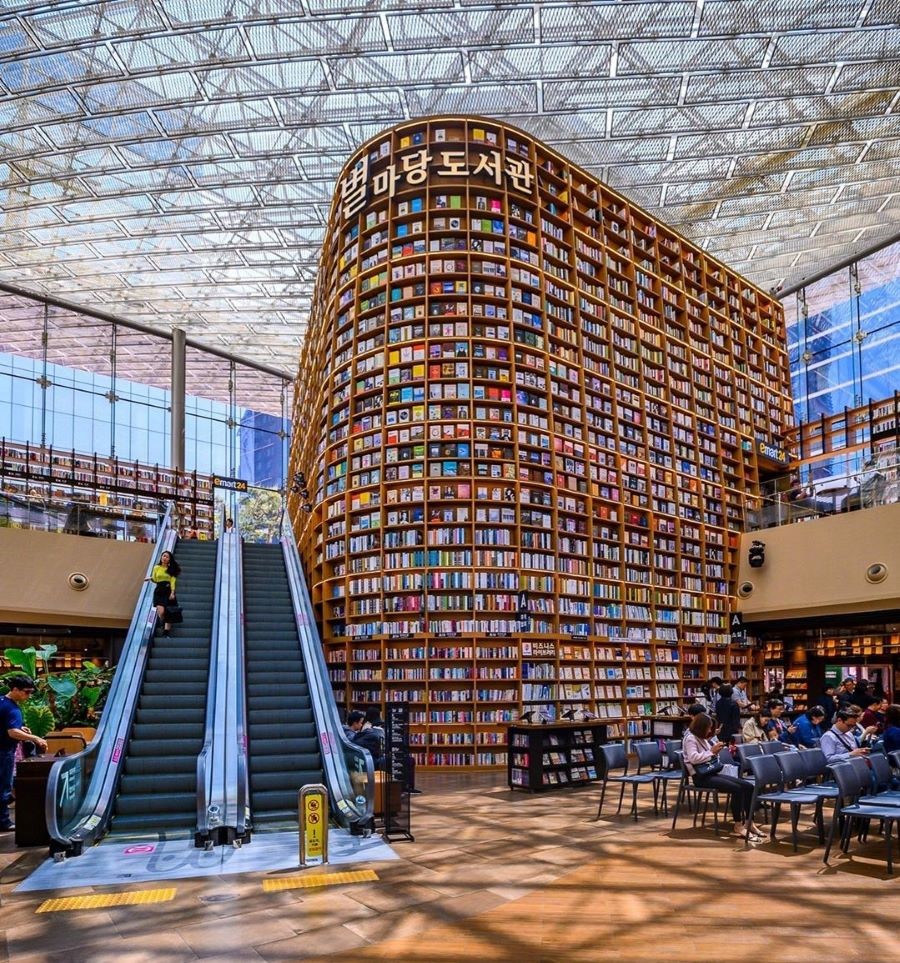 Thư Viện Starfield gây ấn tượng với không gian mở và lối kiến trúc hiện đại