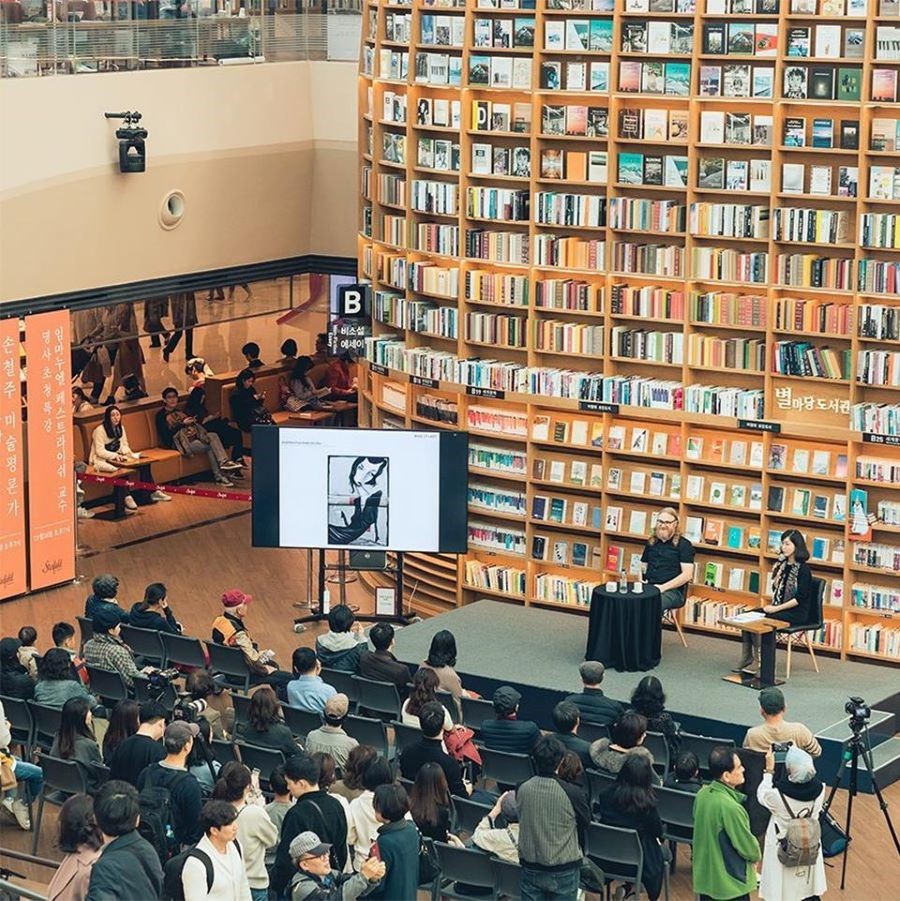 Tại Thư Viện Starfield thường tổ chức nhiều sự kiện văn hoá hay các buổi giao lưu