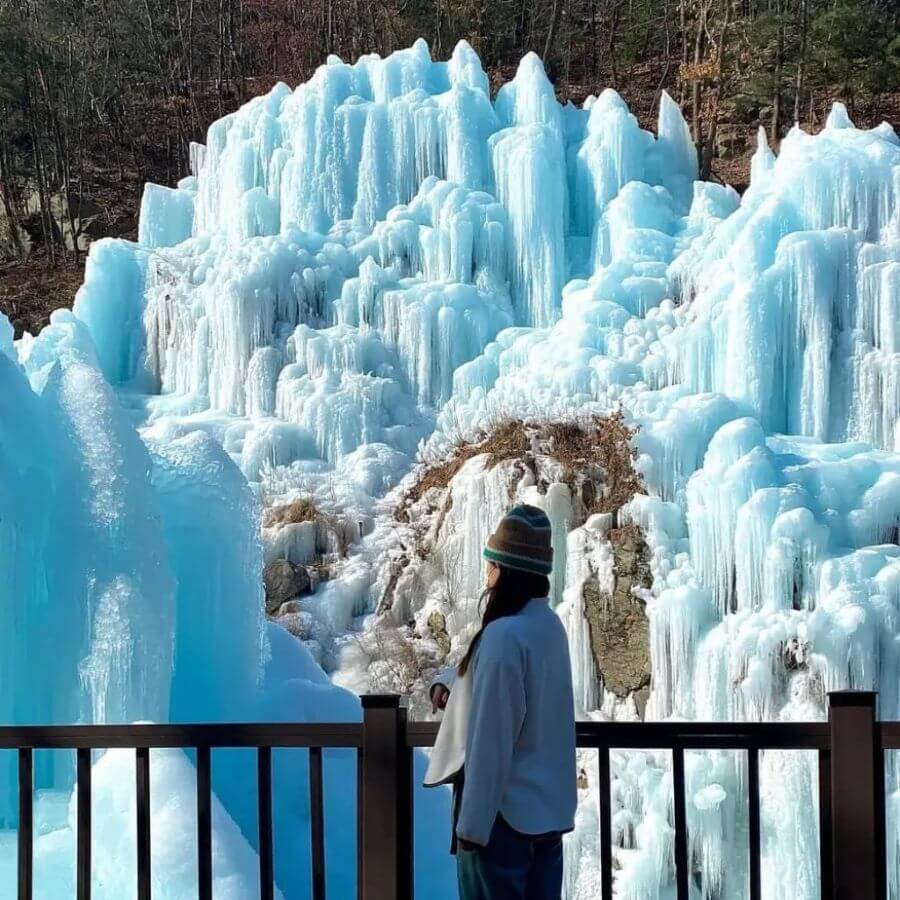 Chuyến du lịch Hàn Quốc đến đây sẽ mang đến cho bạn cảm giác như lạc vào một thế giới băng giá thần tiên