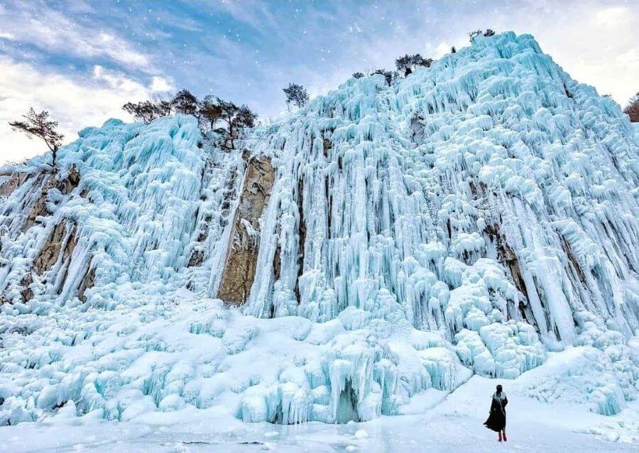 Một trong những trải nghiệm đáng nhớ nhất tại đây chính là đi bộ đường dài trên tuyết