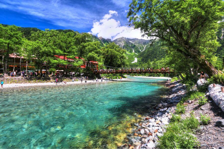 Với cảnh quan ngoạn mục và không khí trong lành, Thung lũng Kamikochi mang đến vô vàn hoạt động thú vị cho các tín đồ du lịch Nhật Bản