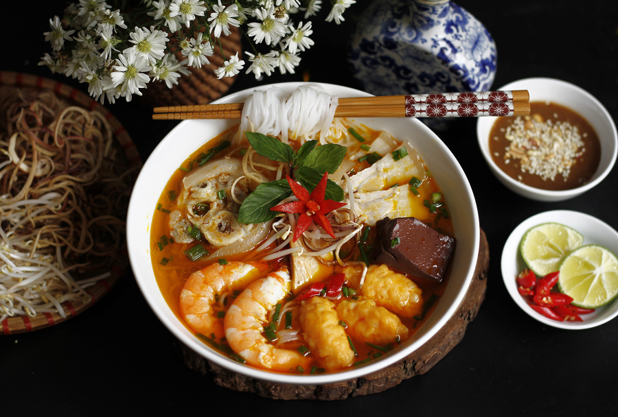 Bún suông thu hút du khách bởi hương vị độc đáo và cái tên đầy ấn tượng