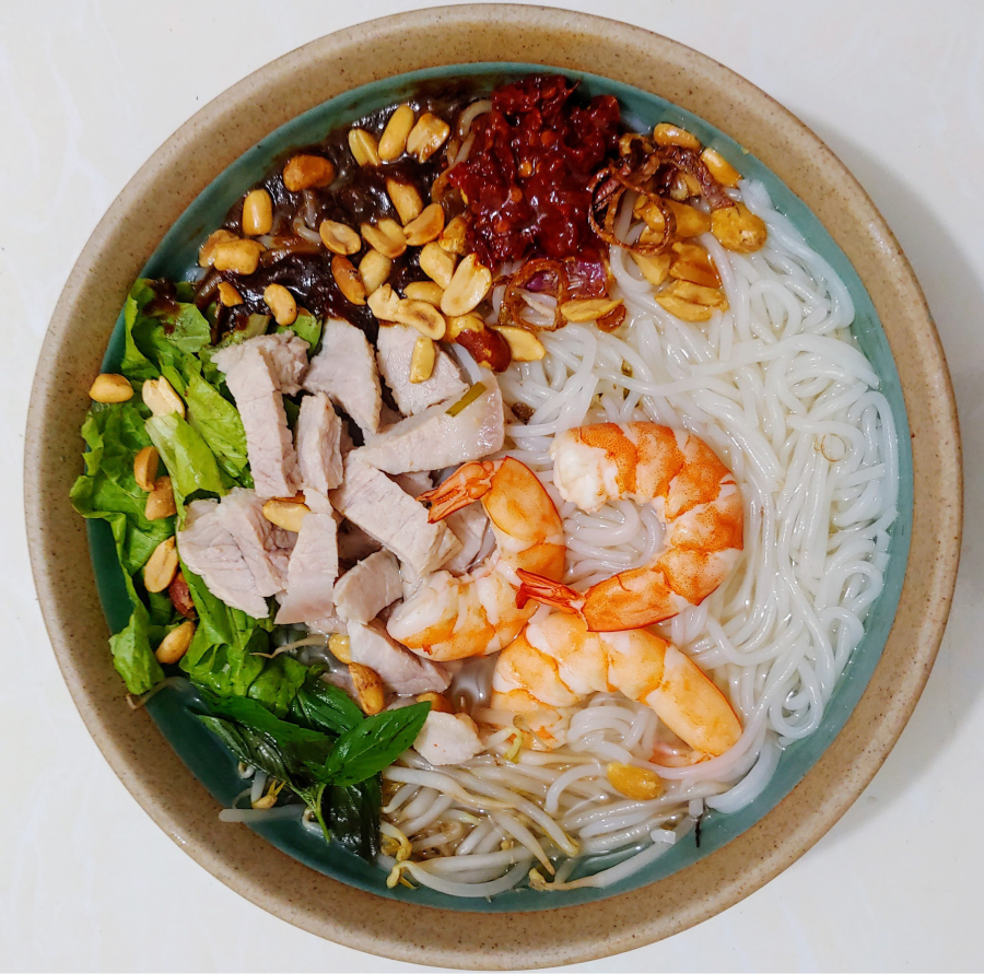 Bún gỏi dà lại là món ăn đặc sản khá phổ biến ở một số tỉnh miền Tây, đặc biệt là Sóc Trăng