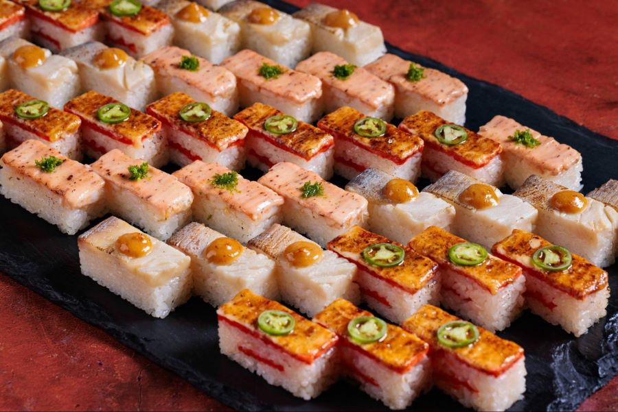 Oshi sushi là một trong những loại sushi cổ điển và mang đậm nét văn hóa của Nhật Bản