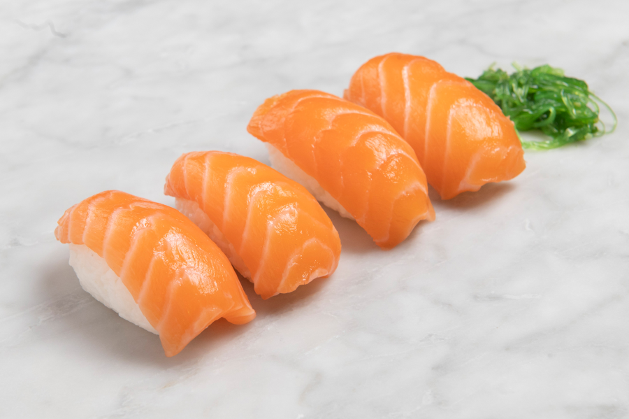 Nigiri sushi, với hình dáng đơn giản nhưng hương vị lại vô cùng tinh tế