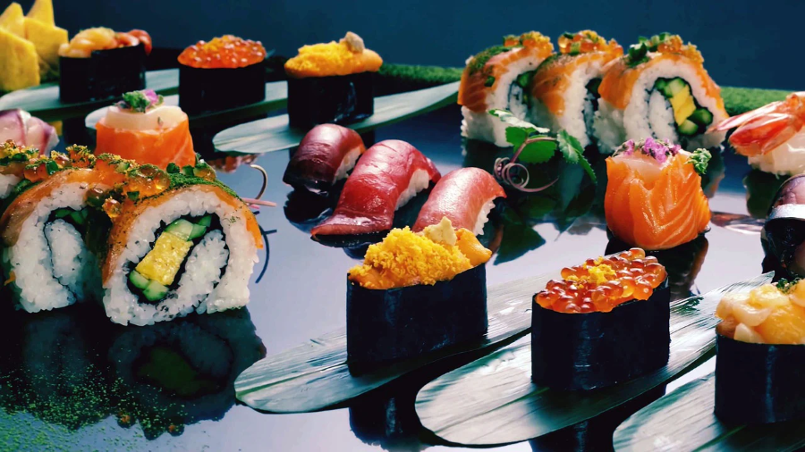 Gunkan sushi là một loại sushi đặc biệt với hình dáng độc đáo được nhiều tín đồ du lịch Nhật Bản yêu thích khi đến đây