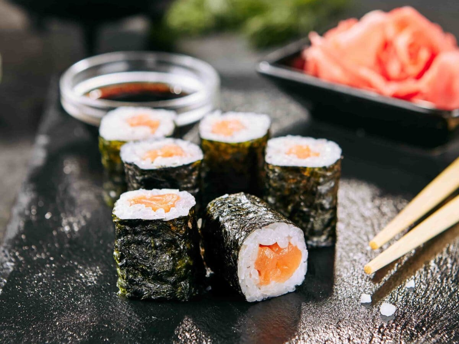 Hosomaki sushi là một trong những loại sushi cơ bản nhất nhưng lại được nhiều du khách yêu thích khi đến Nhật