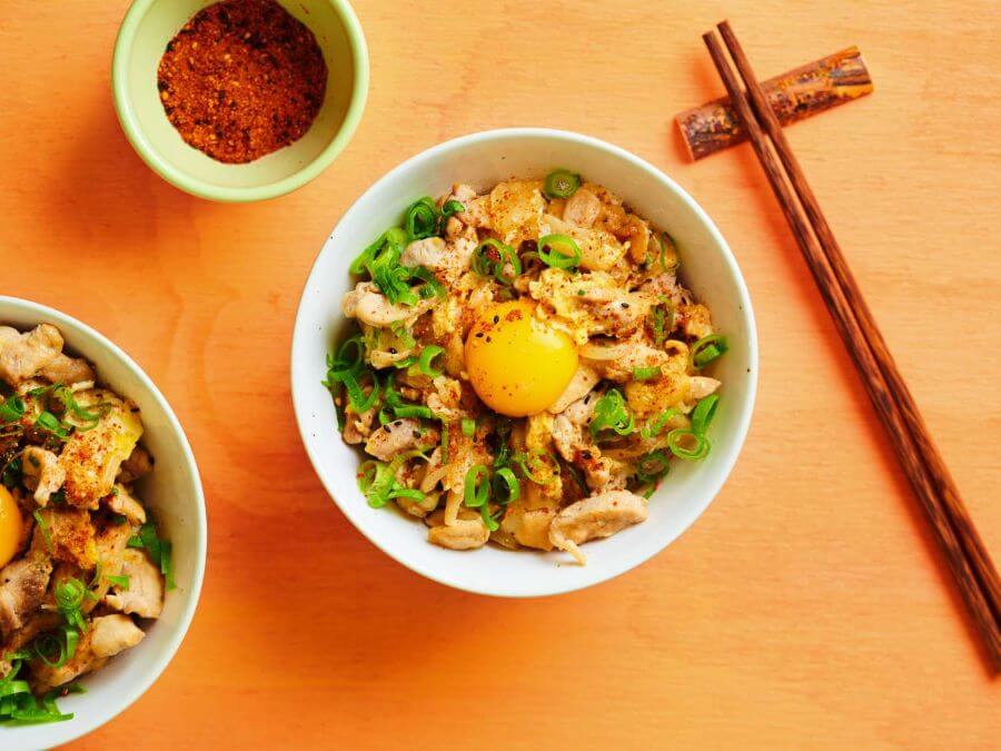 Oyakodon là món Donburi mang ý nghĩa đặc biệt trong văn hóa Nhật Bản