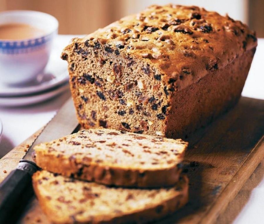 Bánh mì Bara Brith thơm béo cùng vị chua nhẹ của nho khô